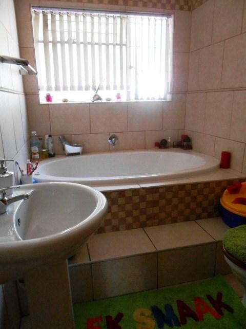 To Let 3 Bedroom Property for Rent in Bo Oakdale Western Cape